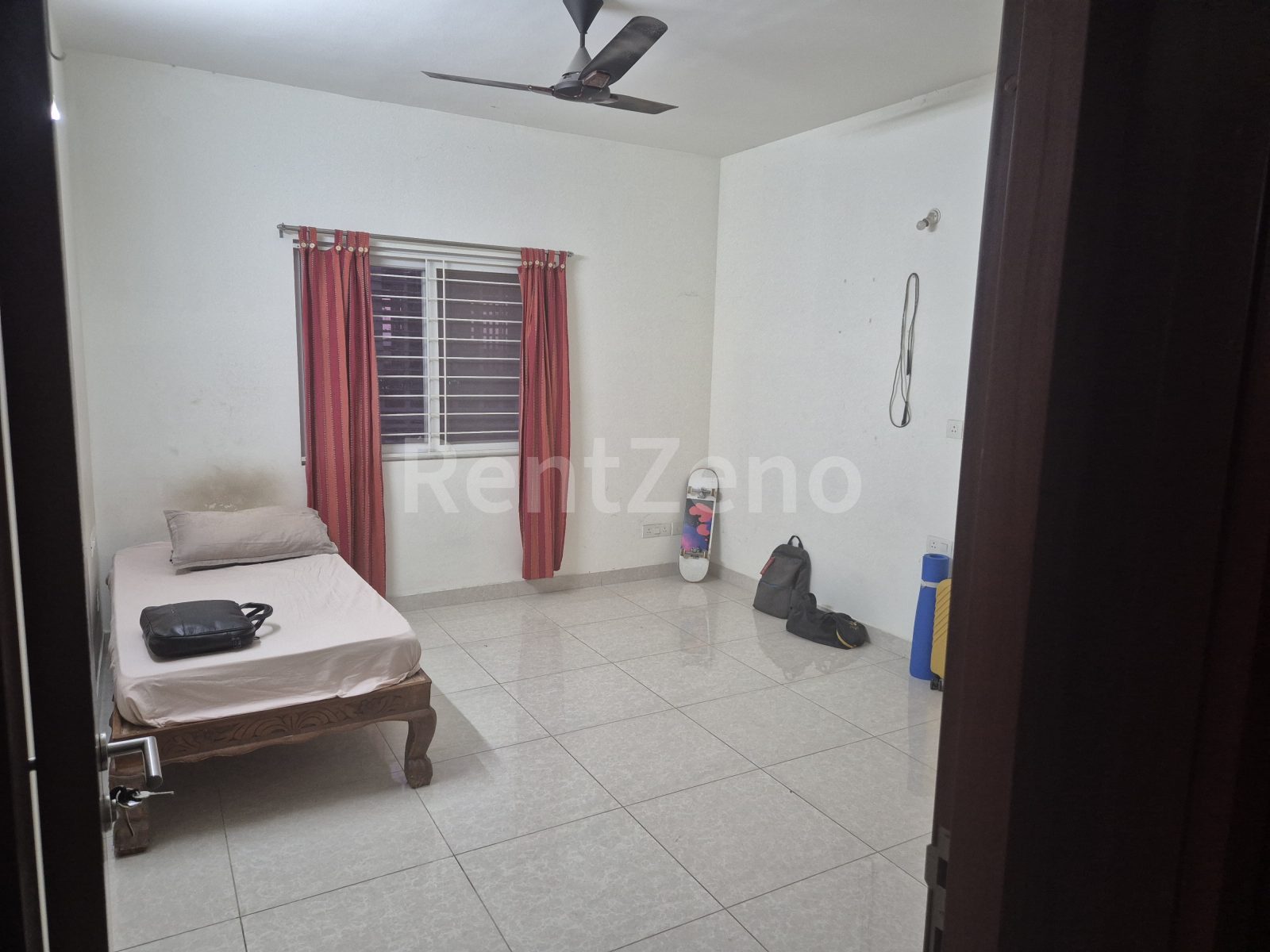 1 Room in Shared 3.5BHK — photo 1 of 6