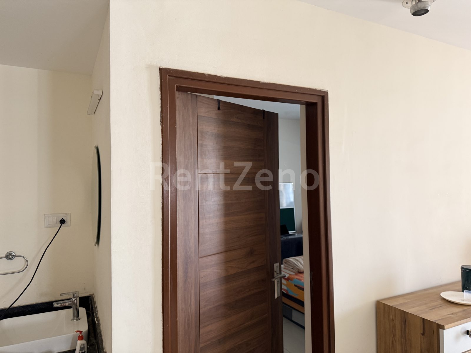 1 Room in Shared 3BHK — photo 8 of 14